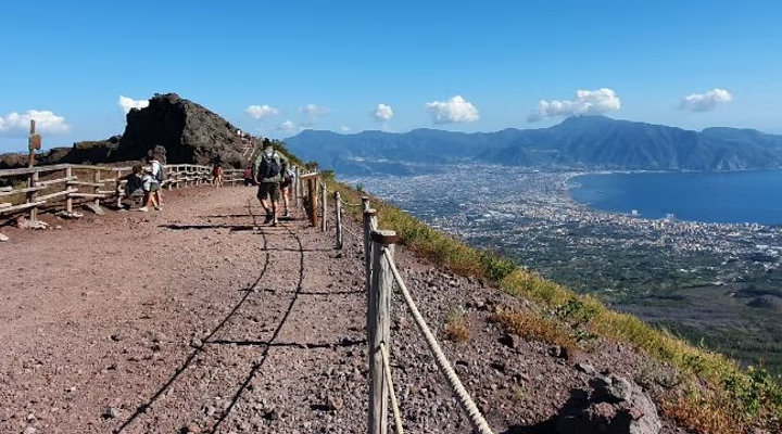 Navetta andata e ritorno da Napoli al Vesuvio